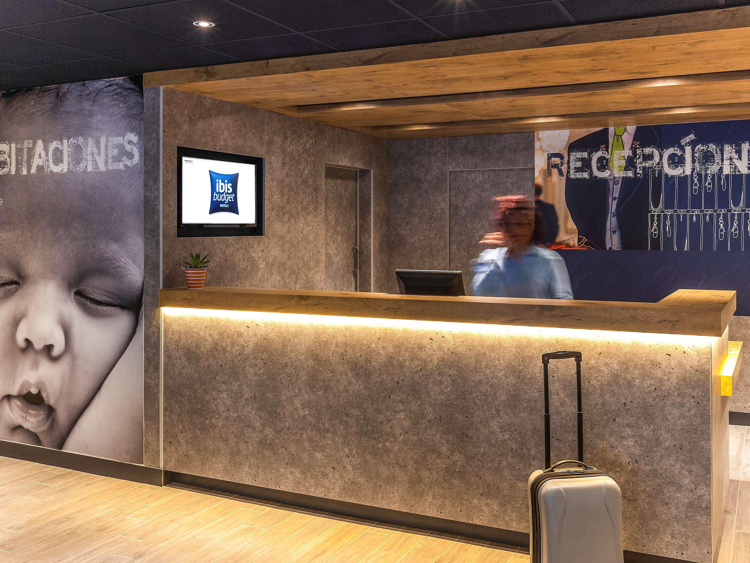 Ibis Budget Valencia Aeropuerto Manises Exterior photo